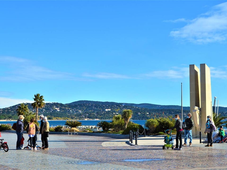 Studio rénové climatisé, 3 couchages, proche port et casino à Cavalaire-sur-Mer Apartment in Cavalaire-sur-Mer