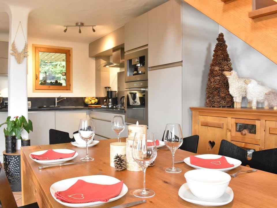 Chalet cosy avec mezzanine, poêle à bois, wifi et parking - Méribel Chalet in Les Allues