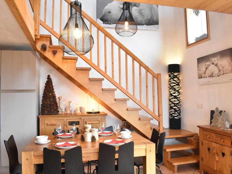 Chalet cosy avec mezzanine, poêle à bois, wifi et parking - Méribel Chalet in Les Allues