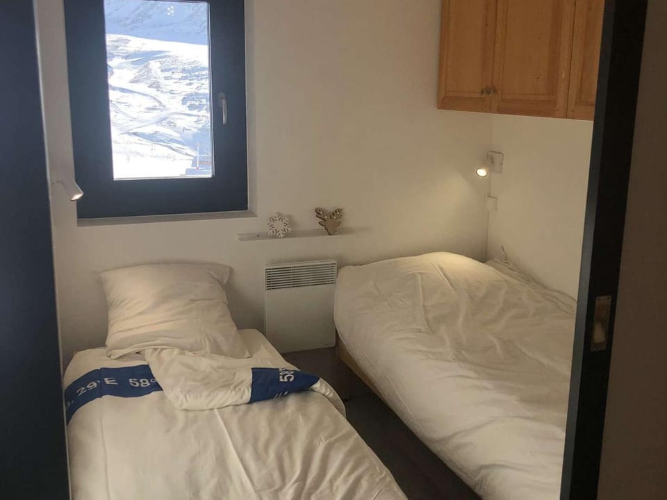 Charmant 2 Pièces Rénové Val Thorens - 4 Pers, Ski aux Pieds, Balcon, Wi-Fi - FR-1-637-23 Apartment in Val Thorens