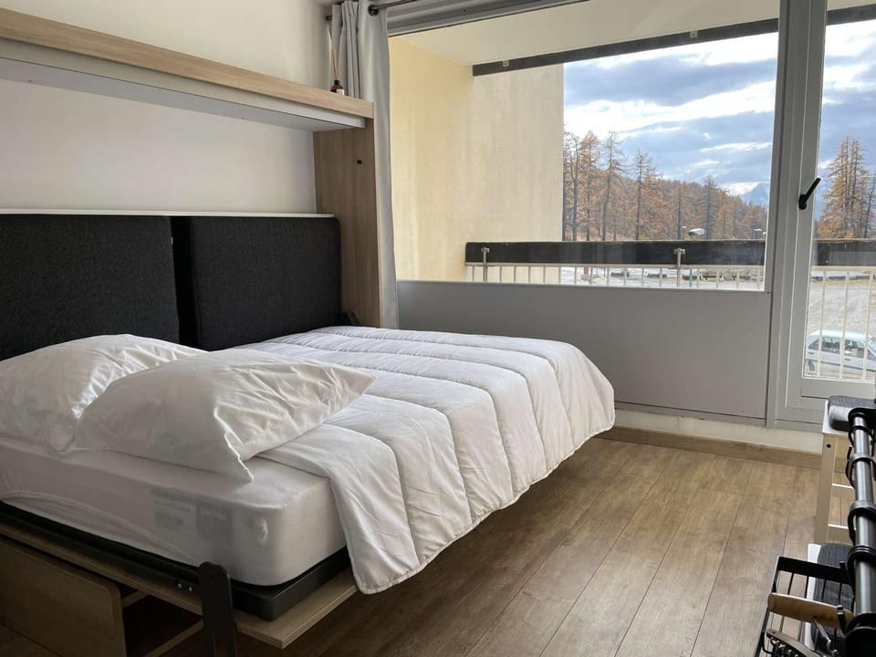 Studio rénové au pied des pistes, balcon ouest, 4 couchages à Montgenèvre - FR-1-330D-129 Apartment in Montgenèvre