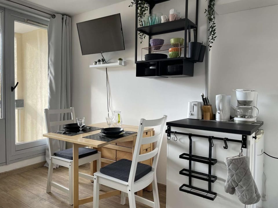 Studio rénové au pied des pistes, balcon ouest, 4 couchages à Montgenèvre - FR-1-330D-129 Apartment in Montgenèvre