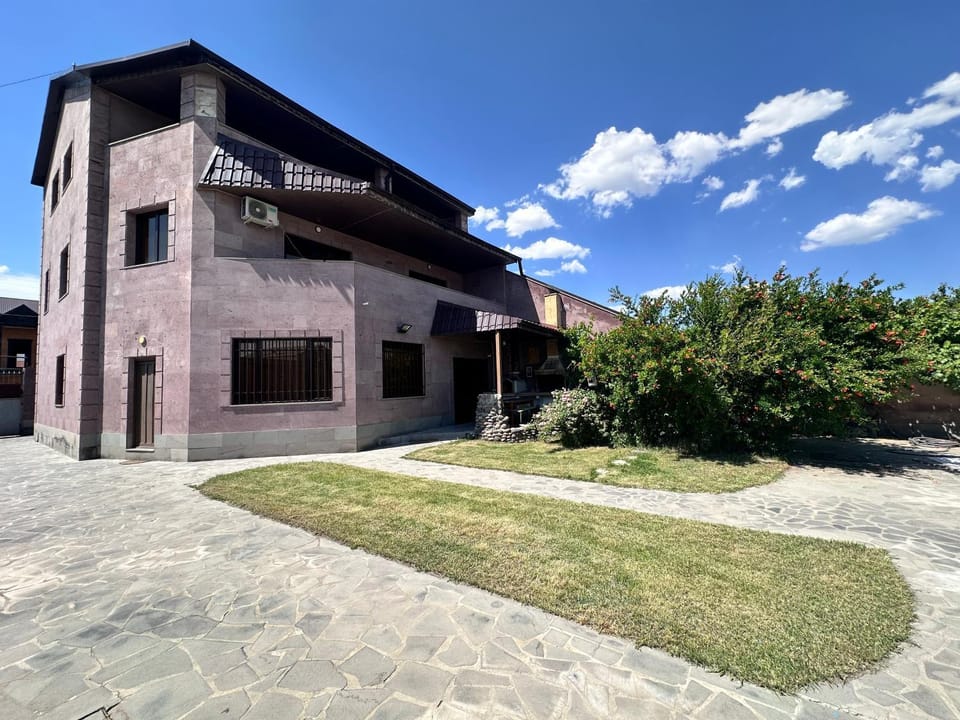 Luxury Villa with a Pool Villa in Yerevan