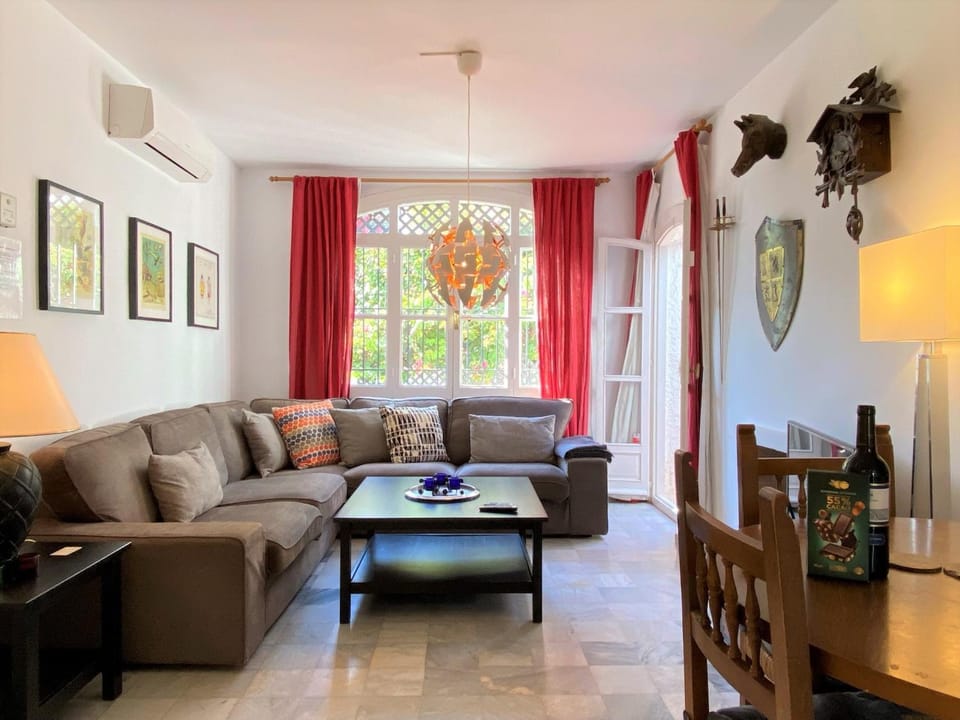 Communal lounge/ TV room, Living room