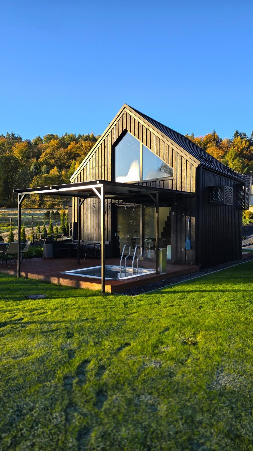 Property building, Day, Natural landscape, Garden, Balcony/Terrace, Garden view