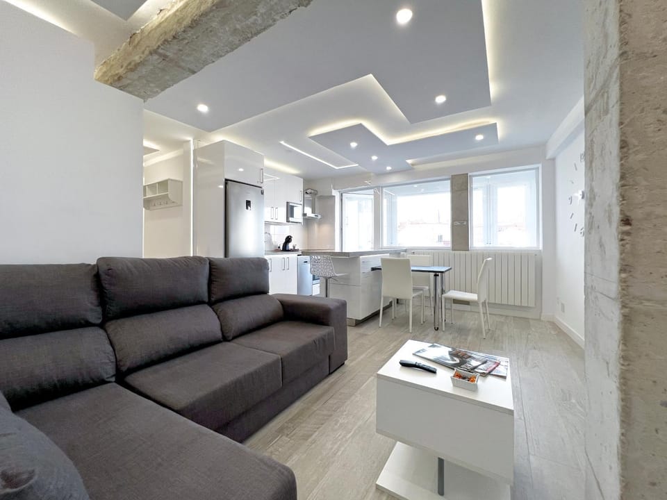 TV and multimedia, Living room, Seating area, internet, kitchen