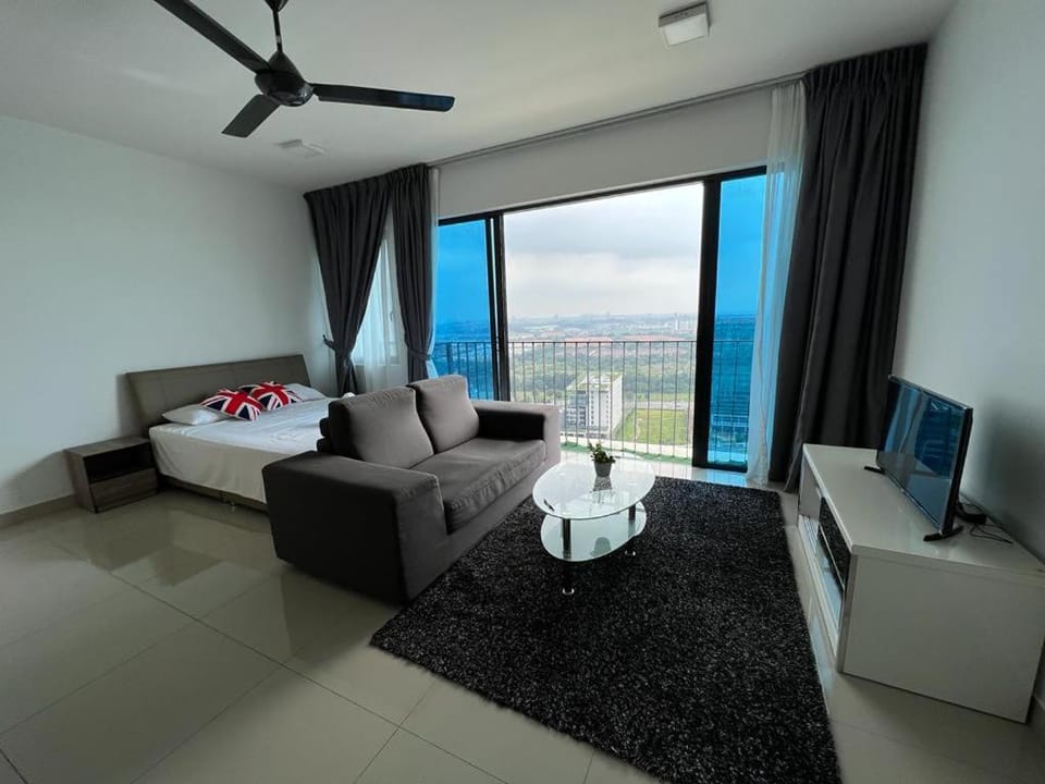 Bed, TV and multimedia, View (from property/room), Living room, Seating area, Bedroom
