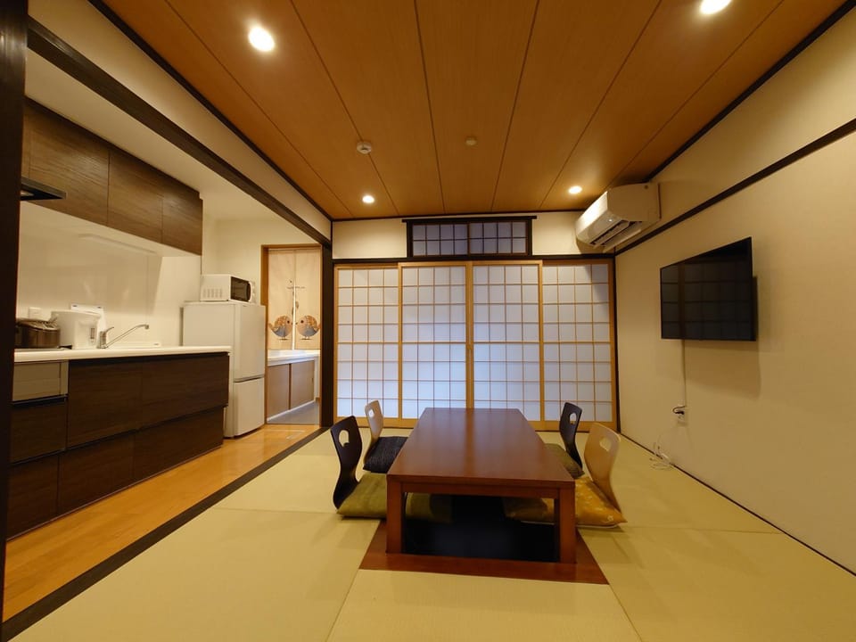 Haku Flowers Seven Bed and Breakfast in Kyoto