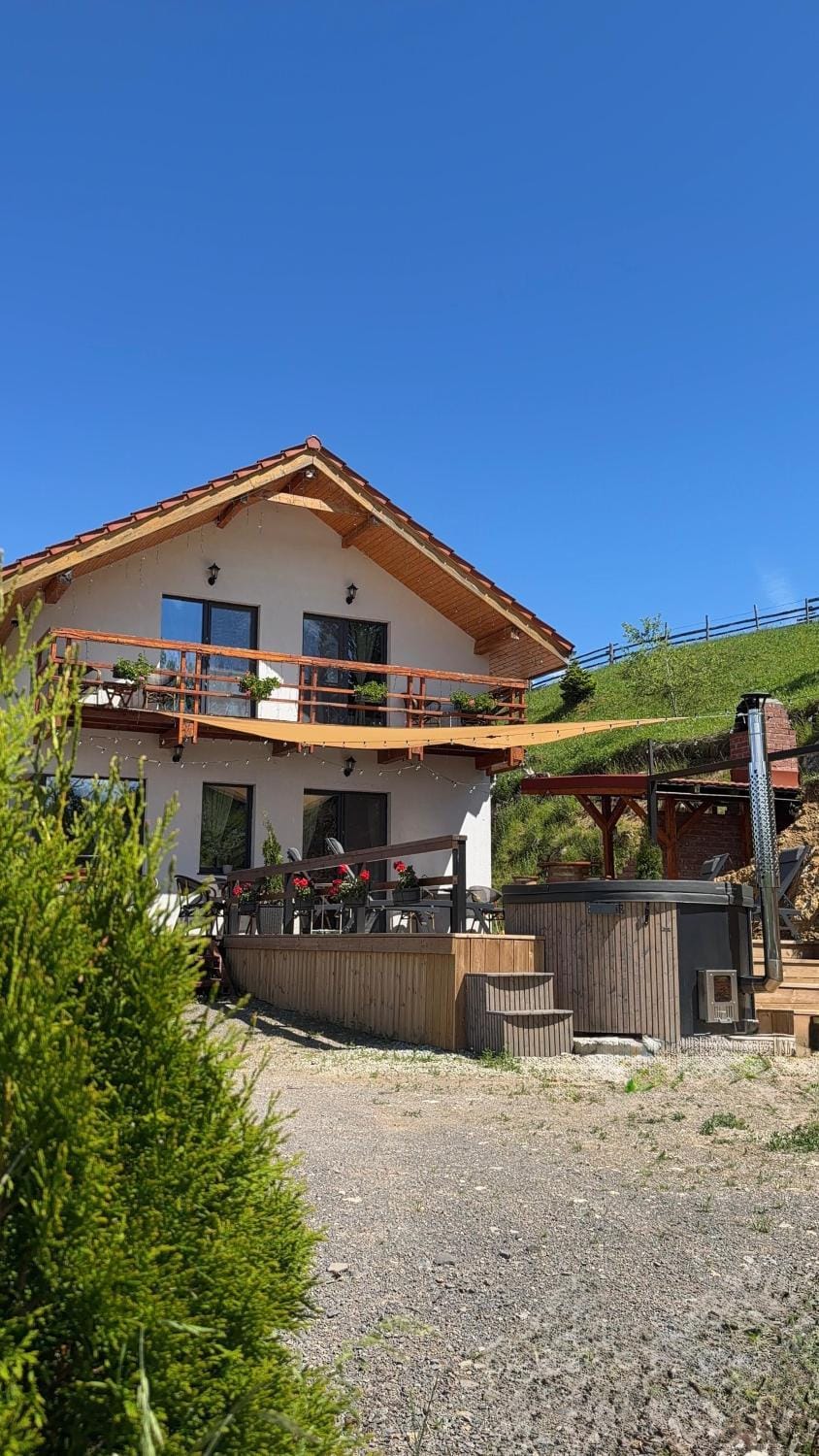 Casa de Sub Munte Cozy Chalet Villa in Brașov County