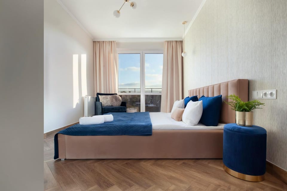 Photo of the whole room, Seating area, Bedroom