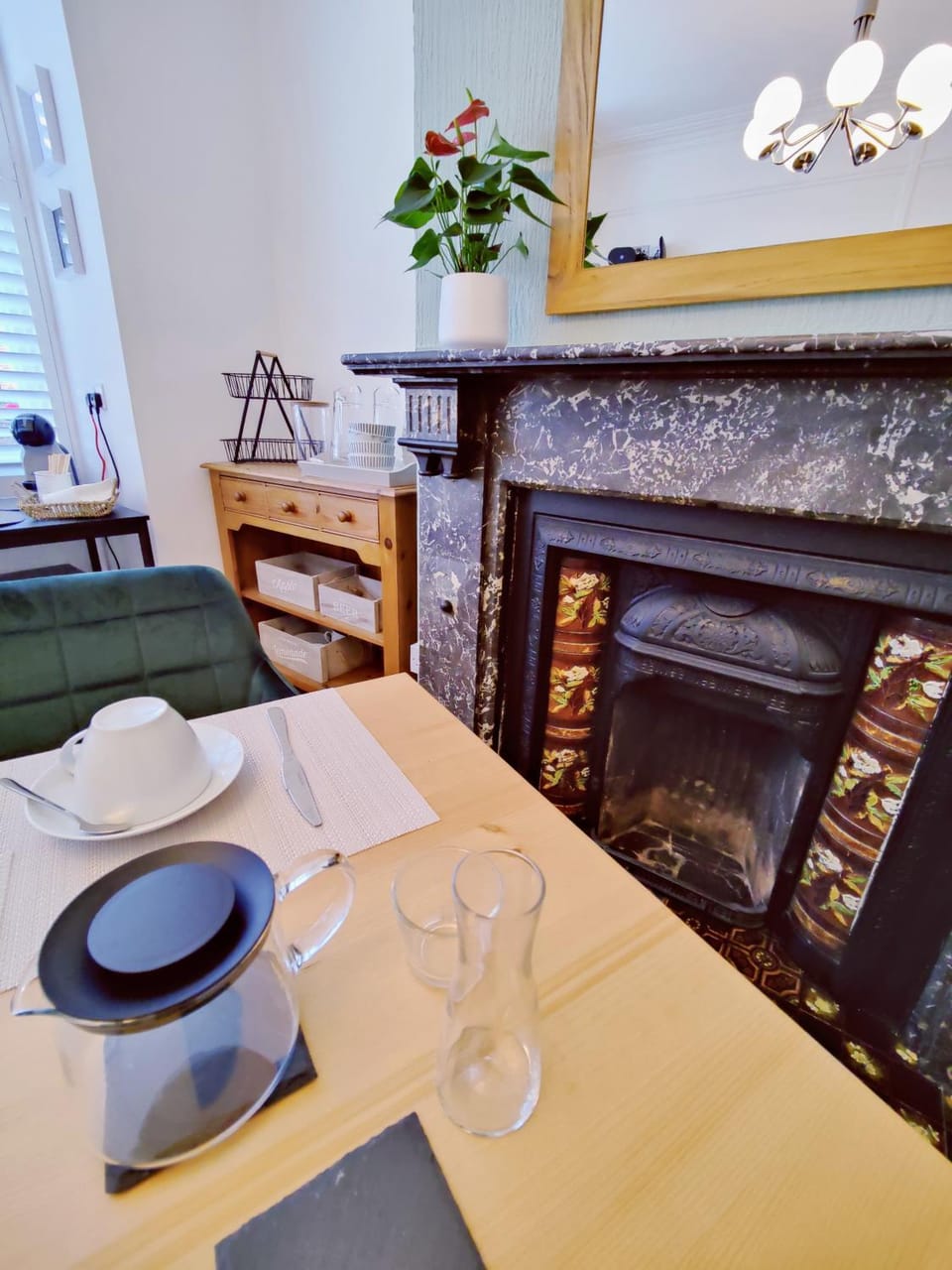 Dining area, Breakfast, fireplace