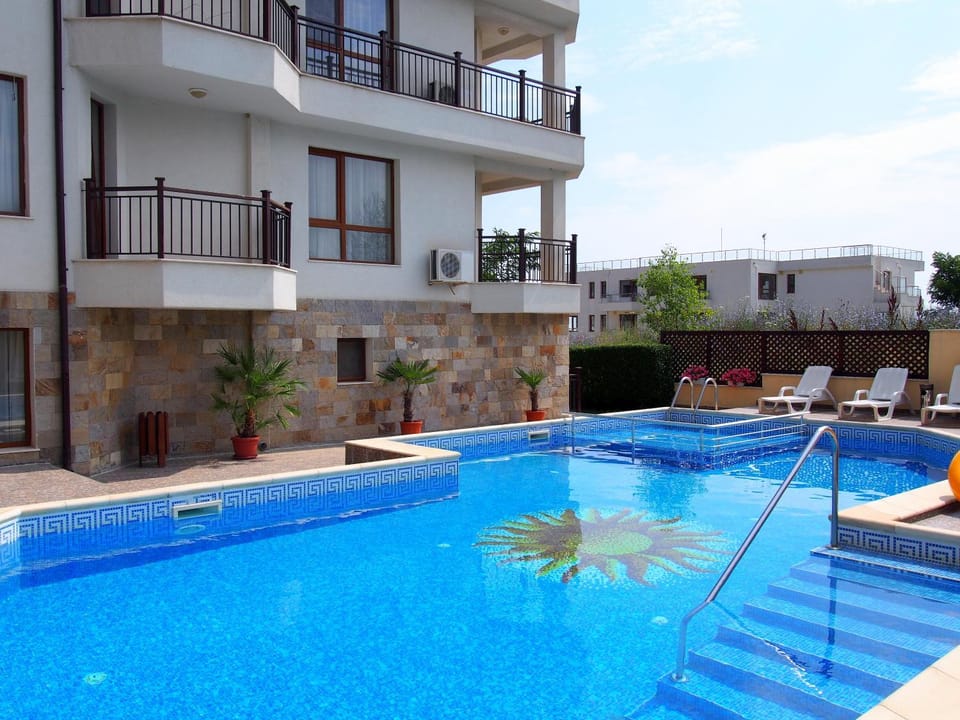 Property building, Swimming pool