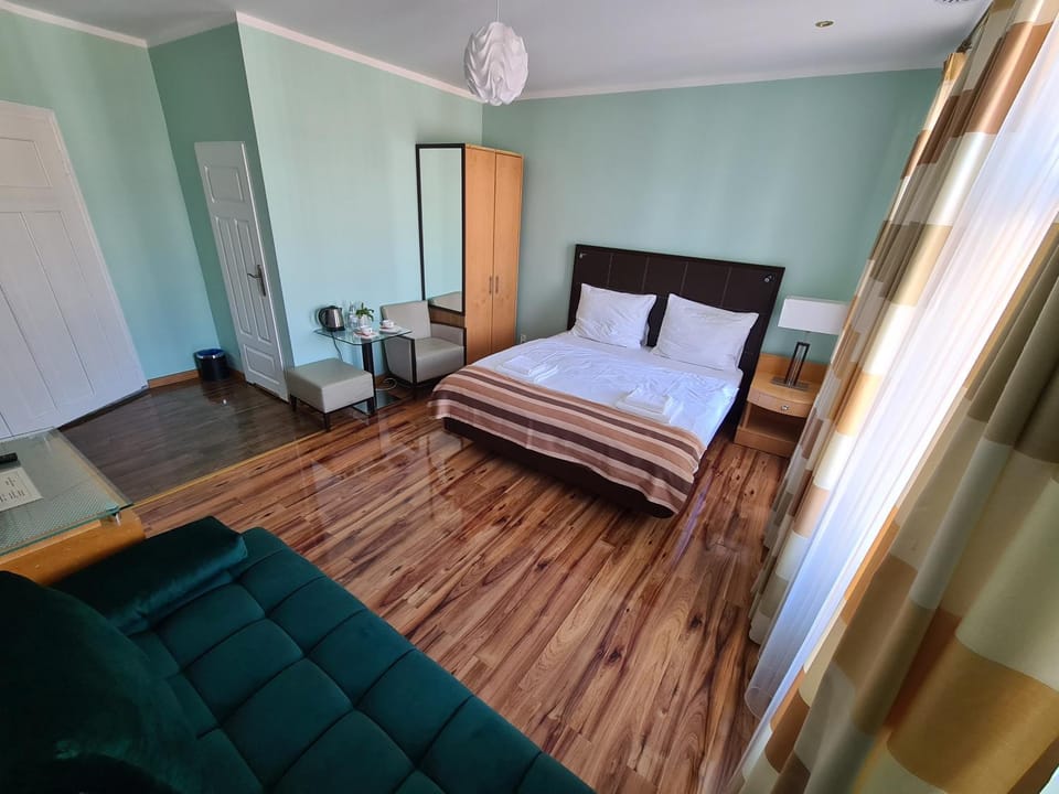 ApartHotel Katowice - Deluxe Rooms with King Beds, City Center, Free Wifi! Apartment in Poland