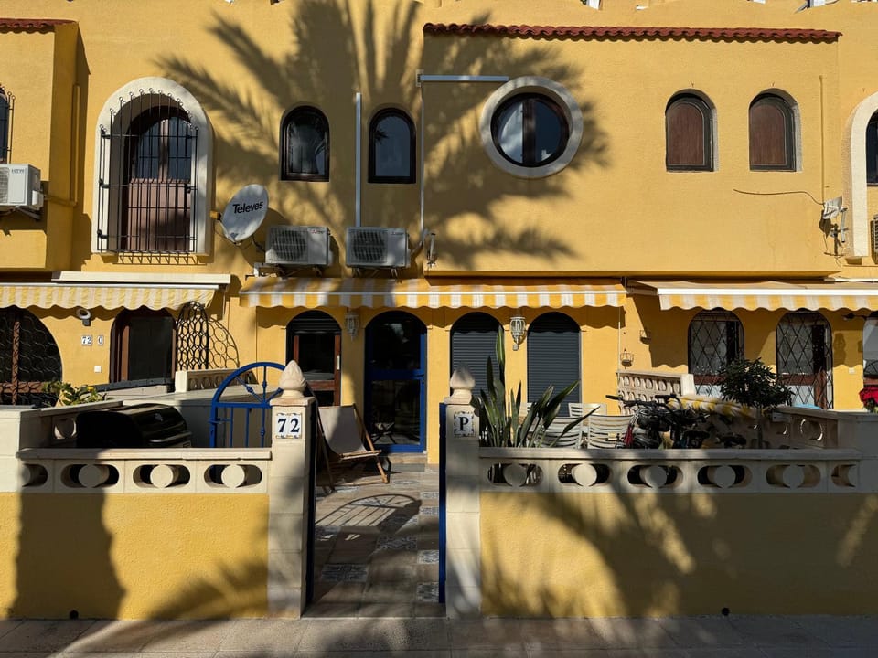 Property building, Facade/entrance, Day