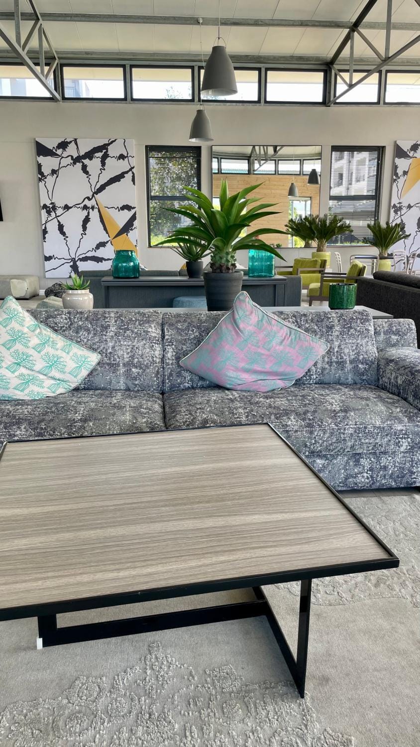 Restaurant/places to eat, Lounge or bar