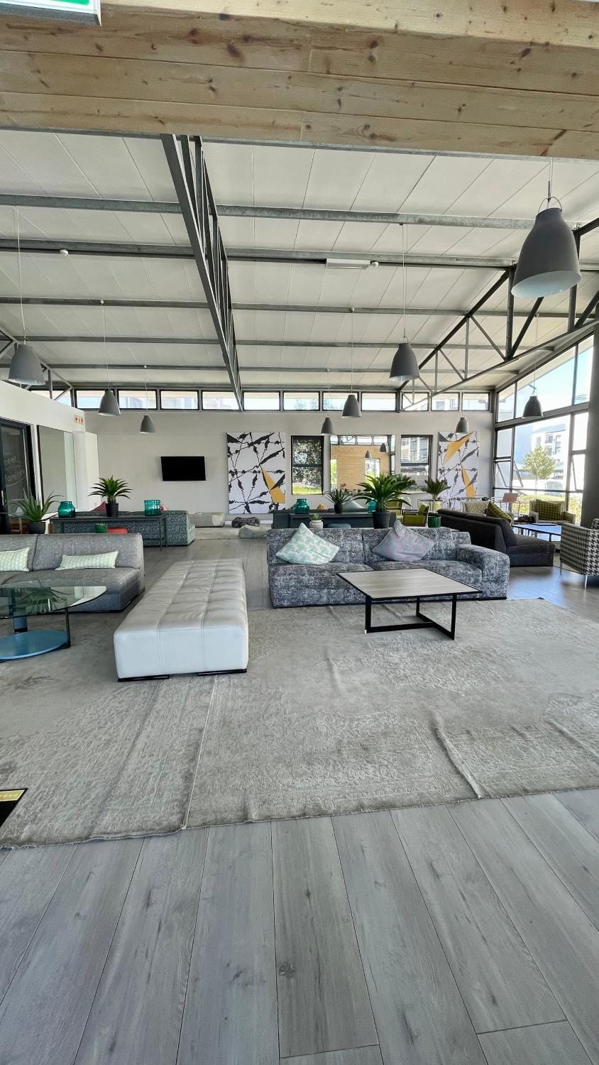 Restaurant/places to eat, Lounge or bar