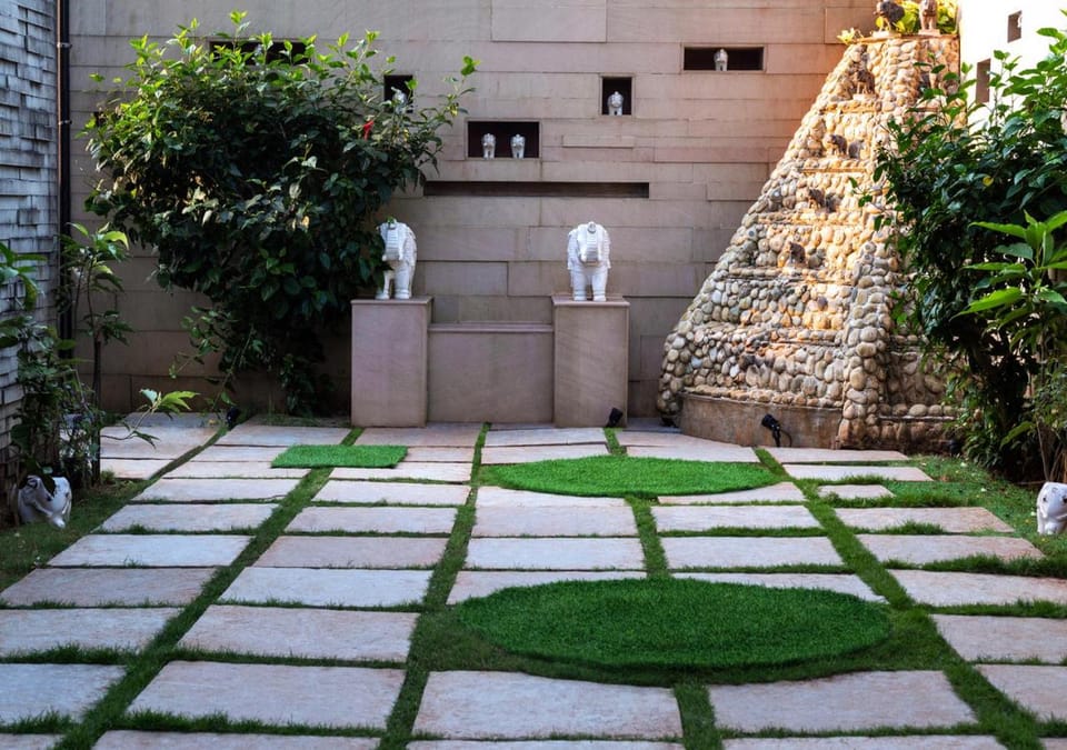 Facade/entrance, Day, Garden