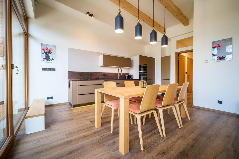 Kitchen or kitchenette, Dining area, minibar, pet friendly, stove