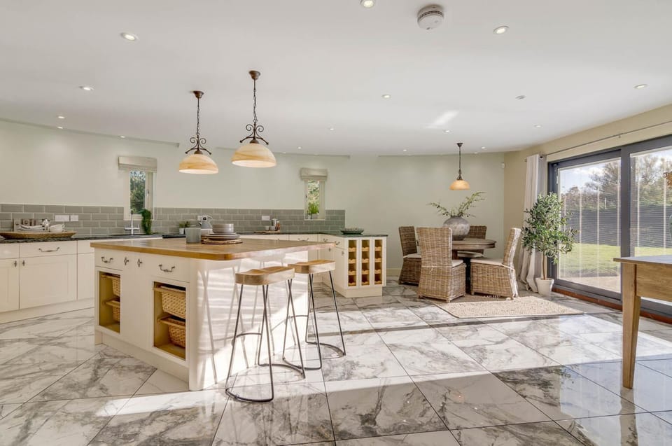 Kitchen or kitchenette, Living room, Seating area, Dining area, Garden view, storage, toaster, kitchen, kitchen