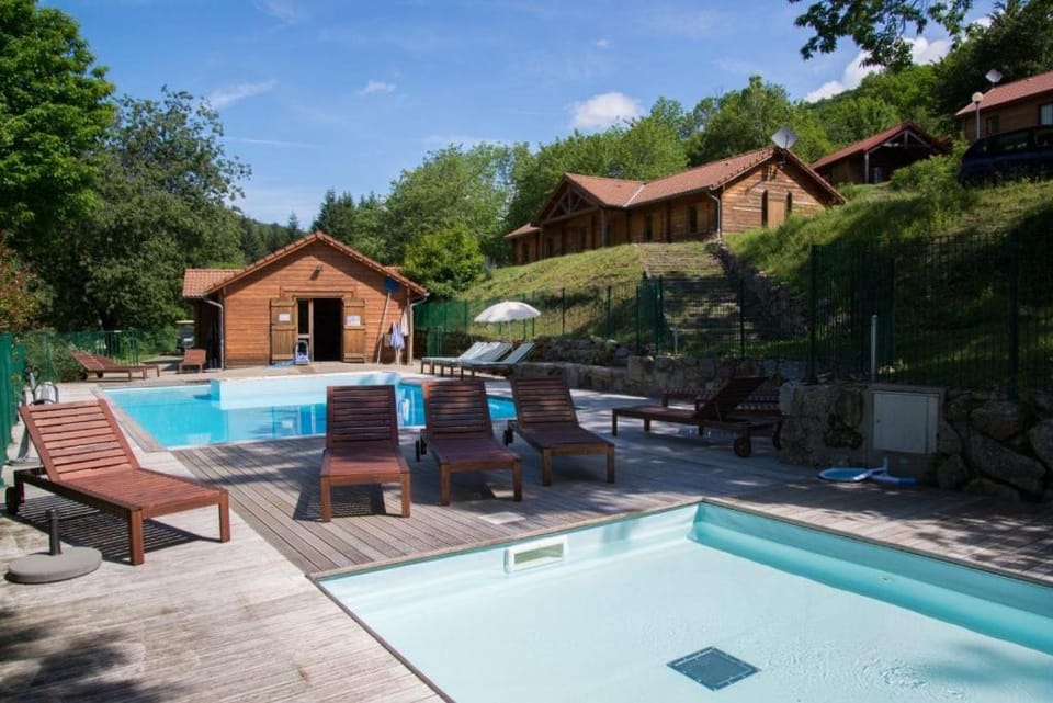 Les Châtaigniers du Lac Chalet in Auvergne-Rhône-Alpes