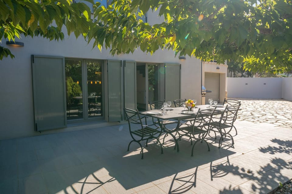 Off site, Garden