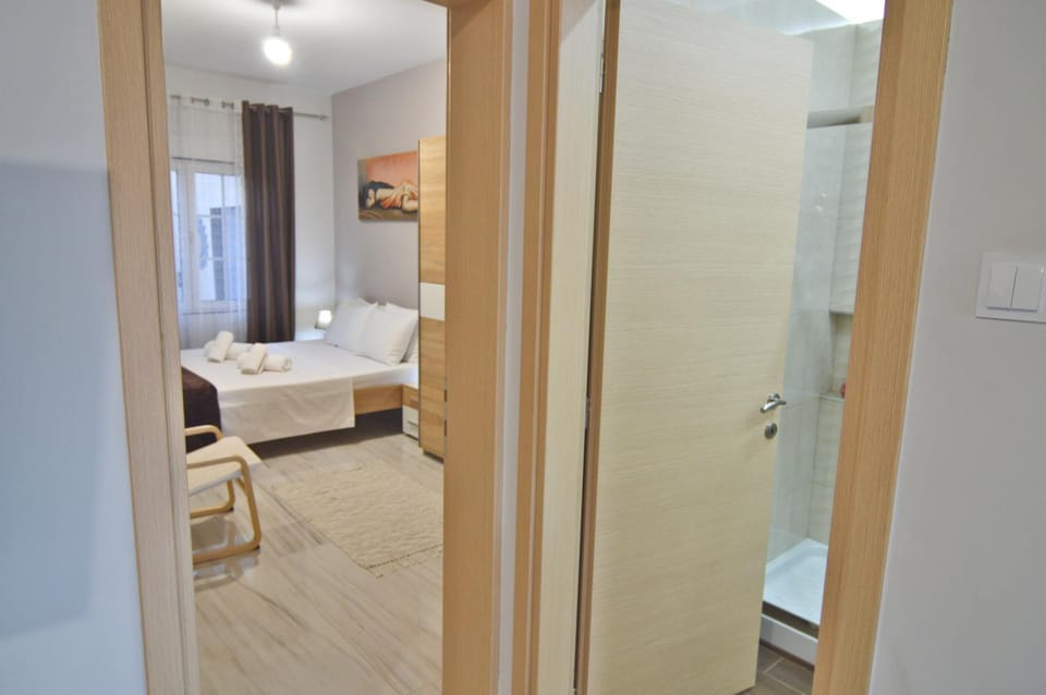 Bed, Bathroom, Photo of the whole room, Bedroom, towels