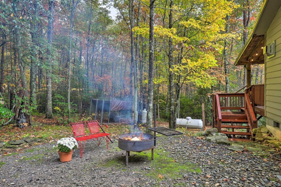 Fletcher Cabin: Wraparound Deck & Pond Access Cabin in Buncombe County