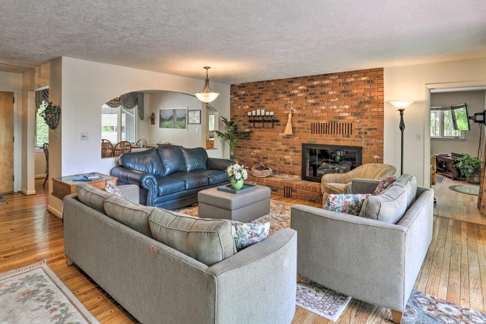 Stunning Fletcher Home: Hot Tub + Fire Pit! House in Buncombe County