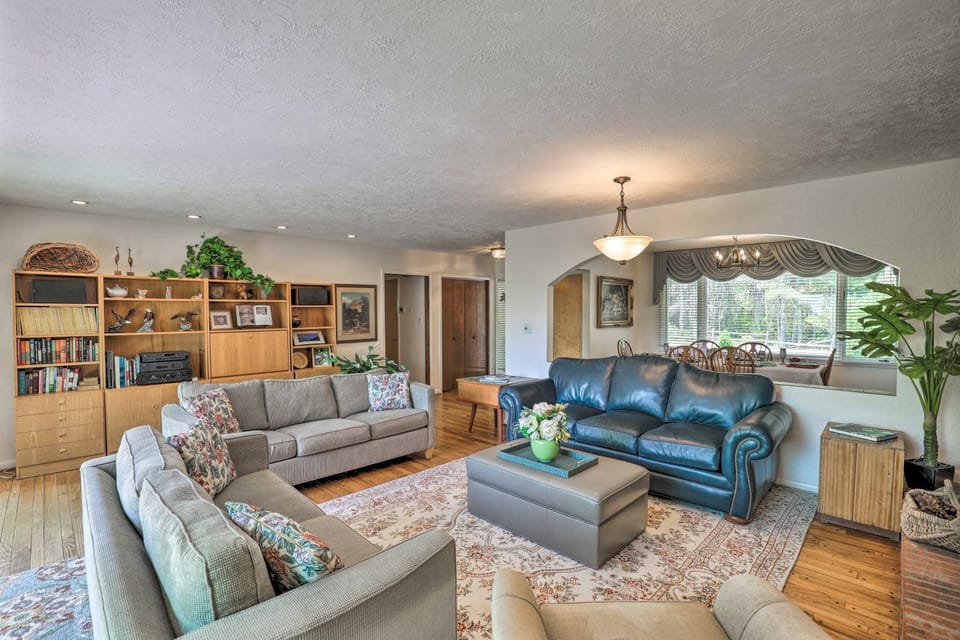 Stunning Fletcher Home: Hot Tub + Fire Pit! House in Buncombe County