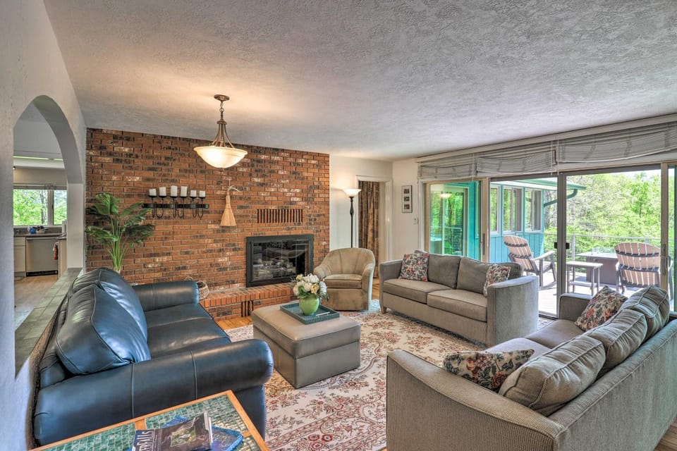 Stunning Fletcher Home: Hot Tub + Fire Pit! House in Buncombe County