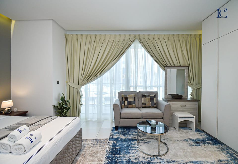 Bed, TV and multimedia, Photo of the whole room, Seating area, Bedroom