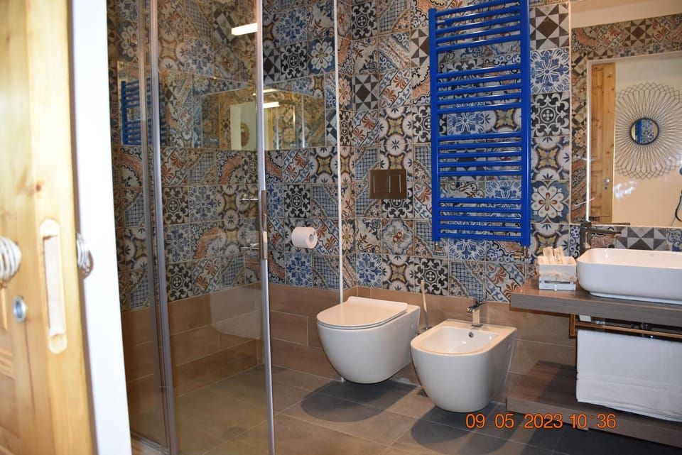 Shower, Toilet, bidet