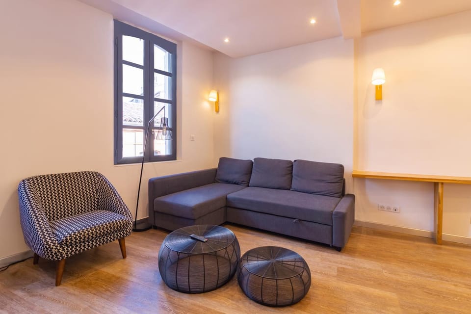 Bed, Living room