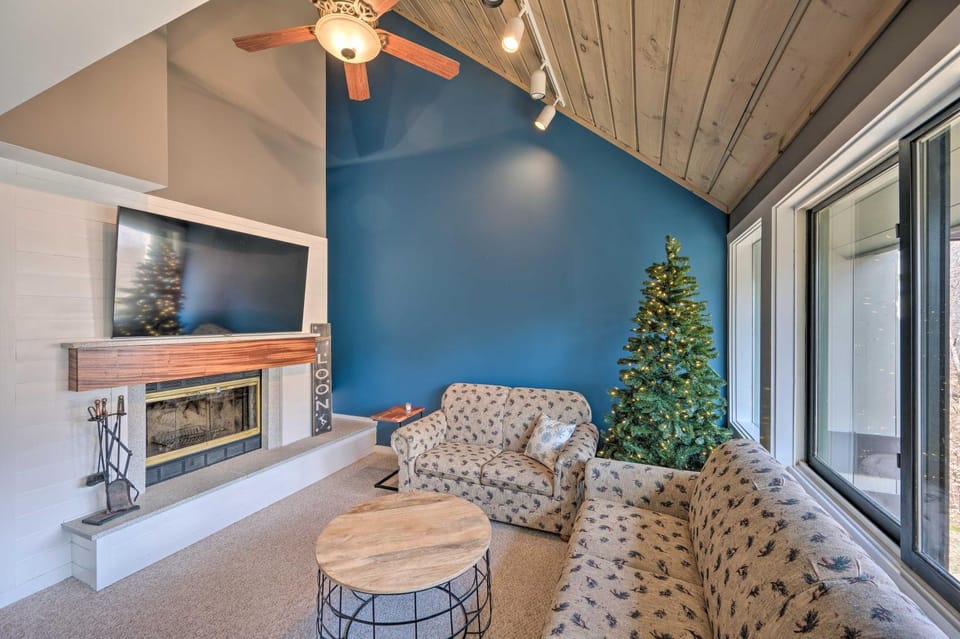 Lincoln Retreat w/ Village of Loon Amenity Access House in Lincoln
