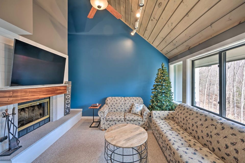 Lincoln Retreat w/ Village of Loon Amenity Access House in Lincoln