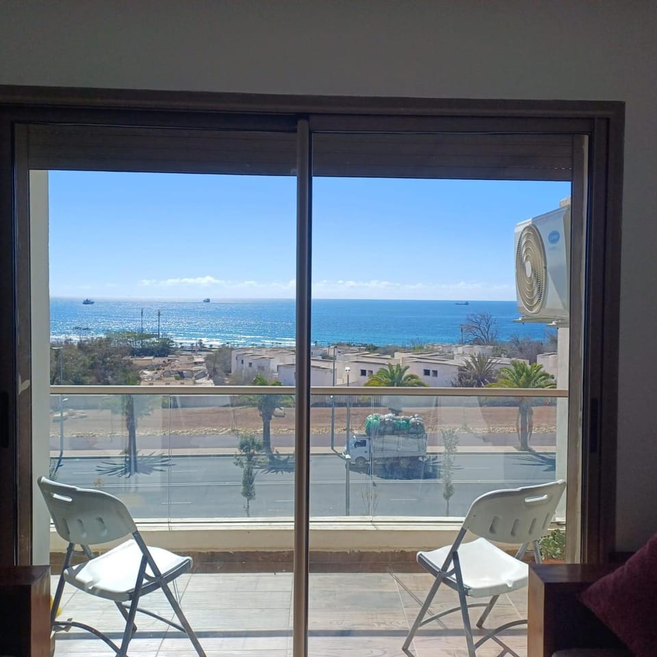 Patio, Communal lounge/ TV room, Day, Natural landscape, View (from property/room), Balcony/Terrace, Living room, Seating area, Dining area, Evening entertainment, Sea view, Parking, air conditioner, air conditioner