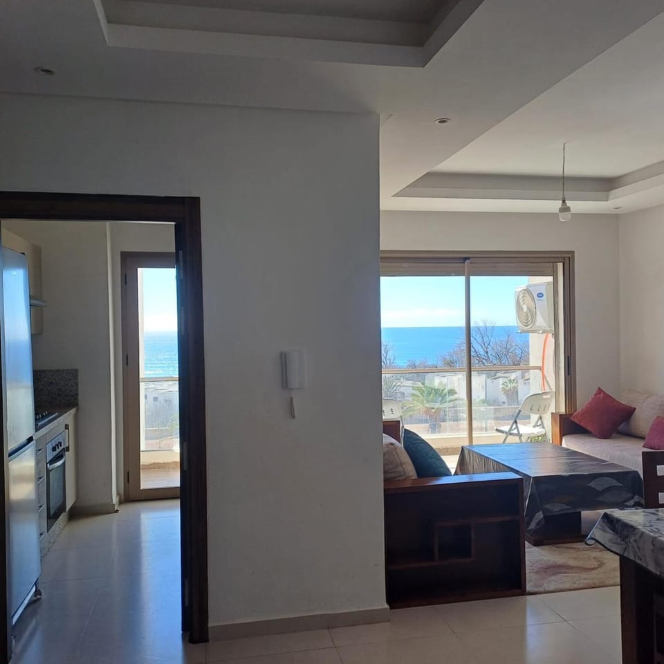 Communal lounge/ TV room, Bed, Natural landscape, TV and multimedia, Kitchen or kitchenette, Living room, Photo of the whole room, Seating area, Evening entertainment, Bedroom, Sea view