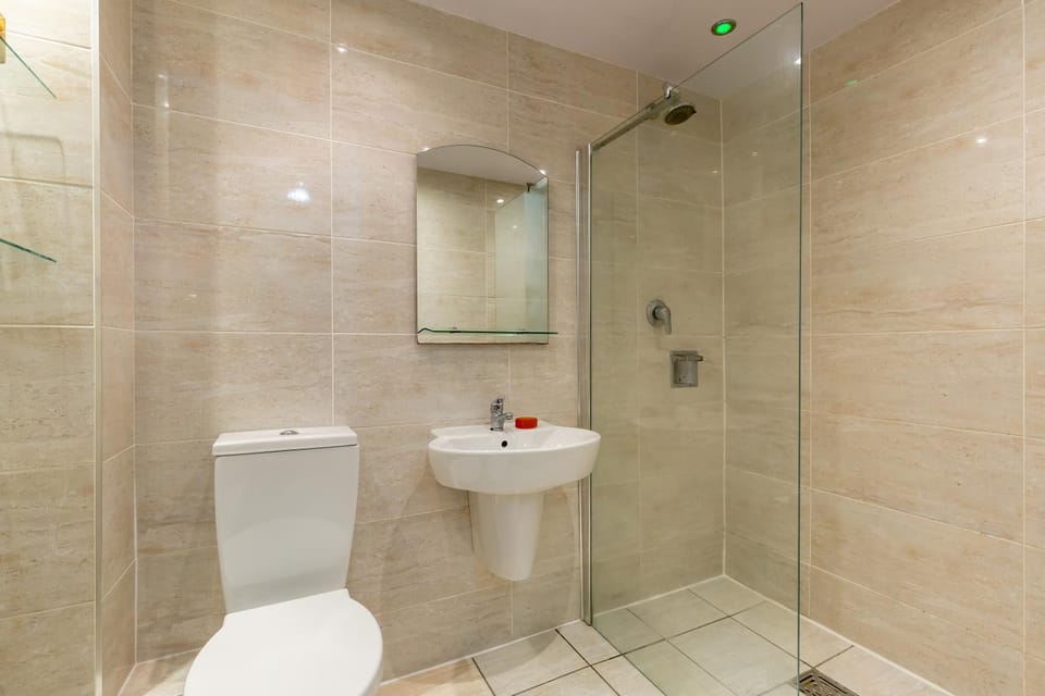 Light and Spacious 2 Bedroom Flat in Heart of Edinburgh House in Edinburgh