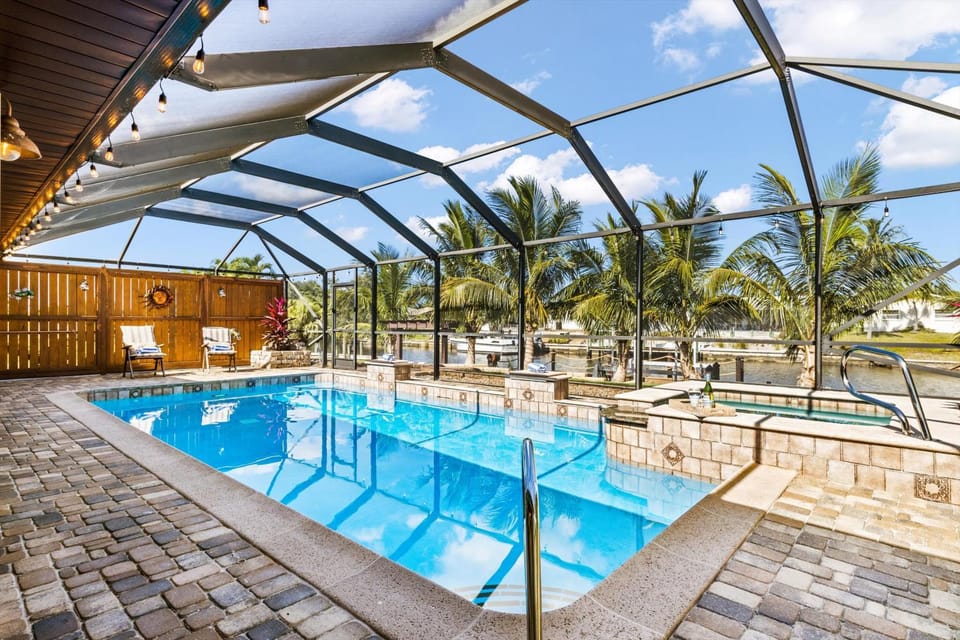 Direct Access Waterfront Villa with Heated Pool & Spa Edgewater Escape Roelens Vacations Villa in Cape Coral
