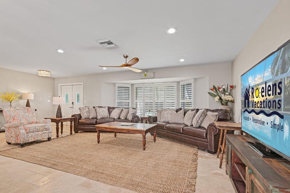 Prestigious location, Renewal Remodel, Heated Pool - Villa Pineapple Oasis House in Cape Coral