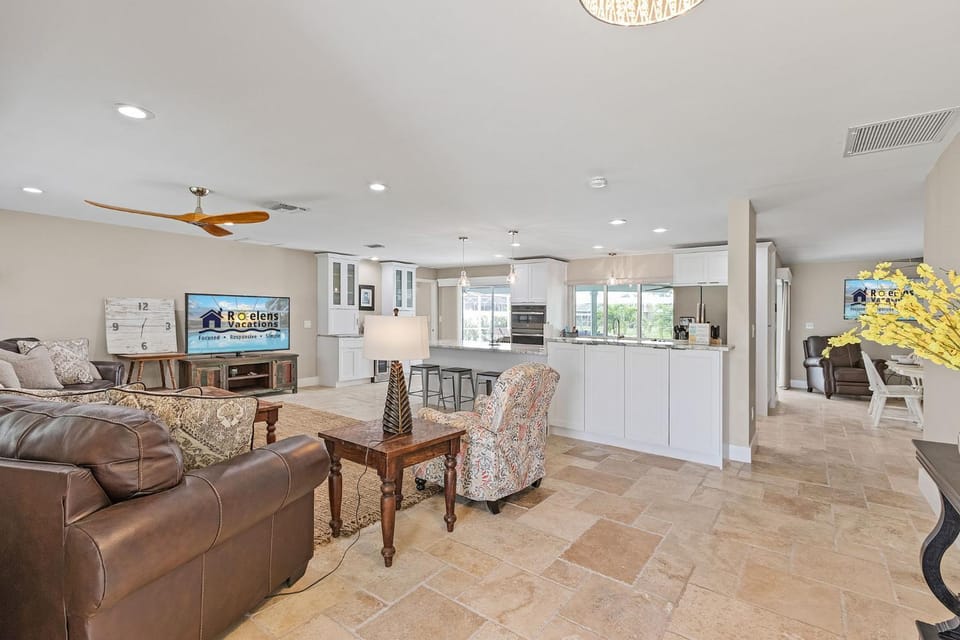 Prestigious location, Renewal Remodel, Heated Pool - Villa Pineapple Oasis House in Cape Coral