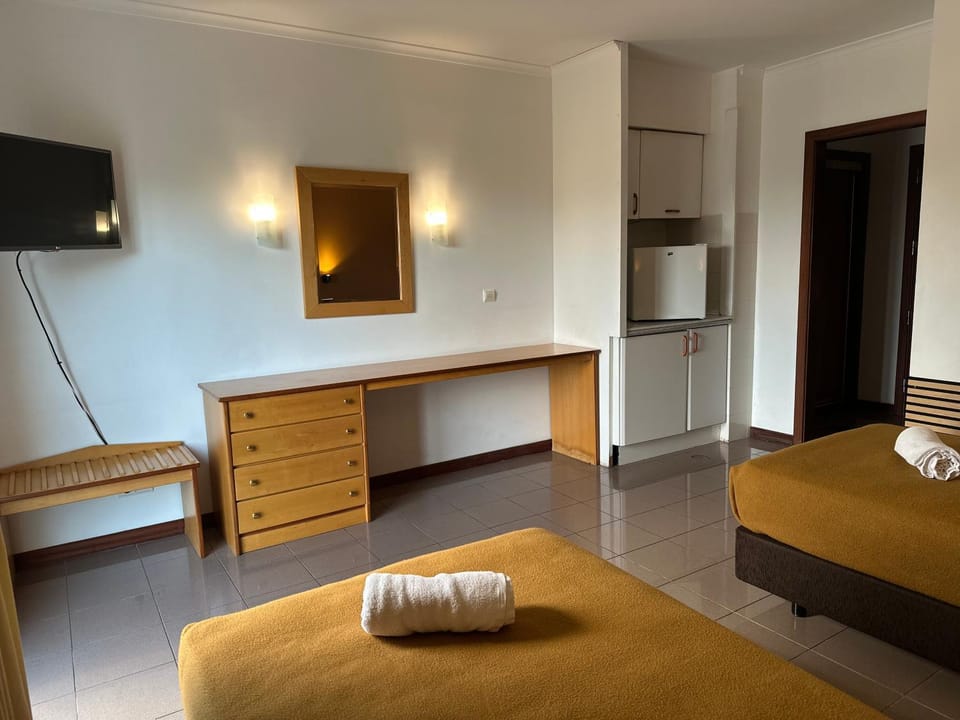 TV and multimedia, Photo of the whole room, Bedroom