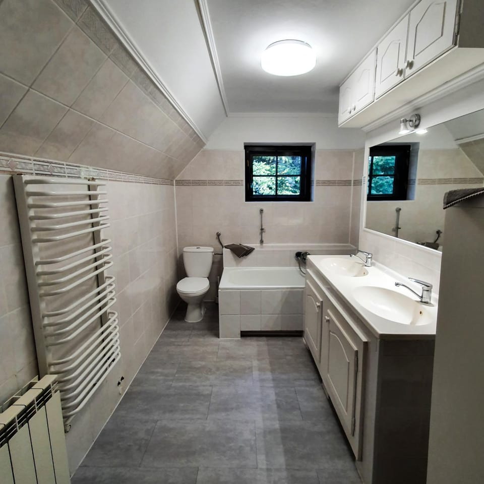 Bathroom, Bath