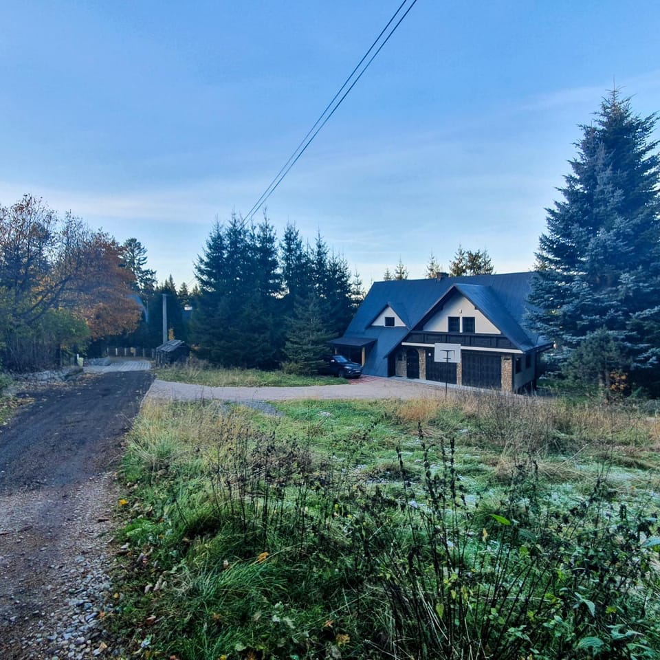 Property building, Neighbourhood