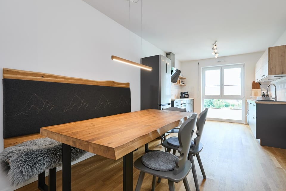 Kitchen or kitchenette, Living room, Seating area, Dining area, stove