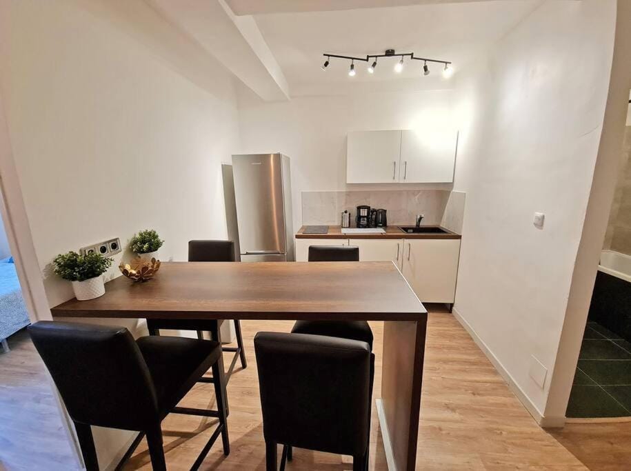 GregBnb - T2 Design 43m2 - Toulon Est - Wifi Fibre - n2 Apartment in Toulon