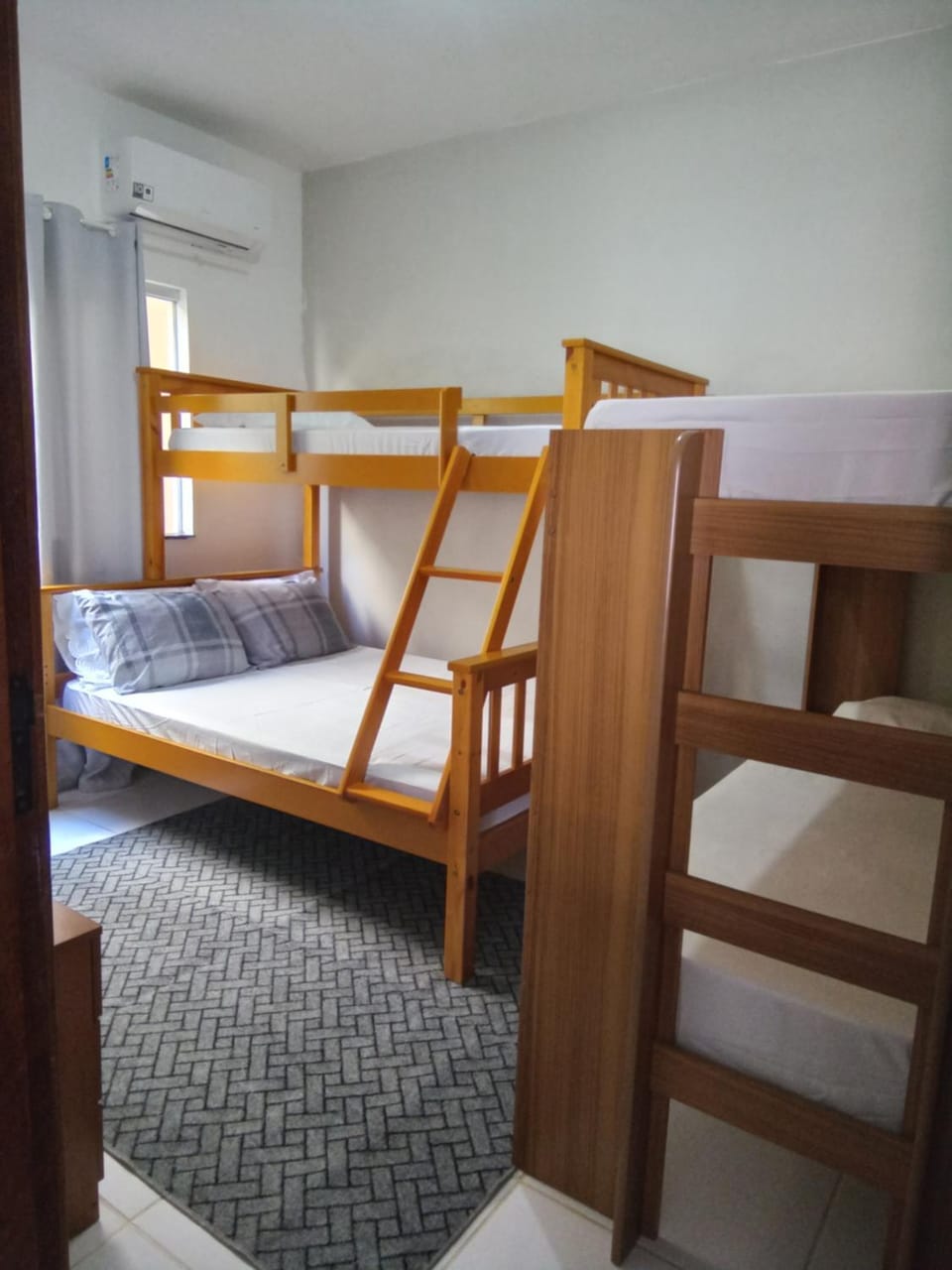 Bedroom, bunk bed