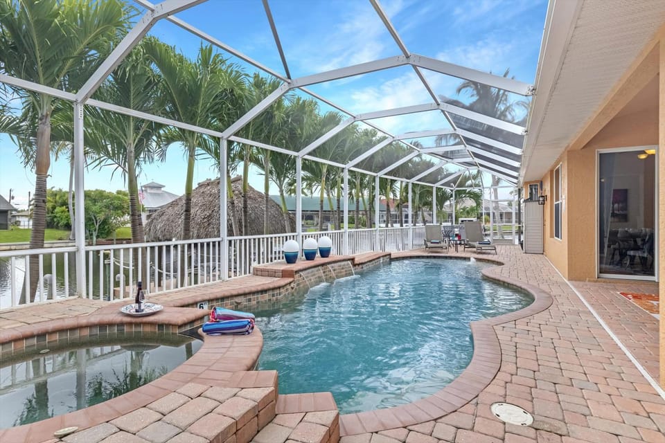 Luxury Waterfront Villa - Heated Pool and Spa with Direct Gulf Access - American Dream - Roelens House in Cape Coral