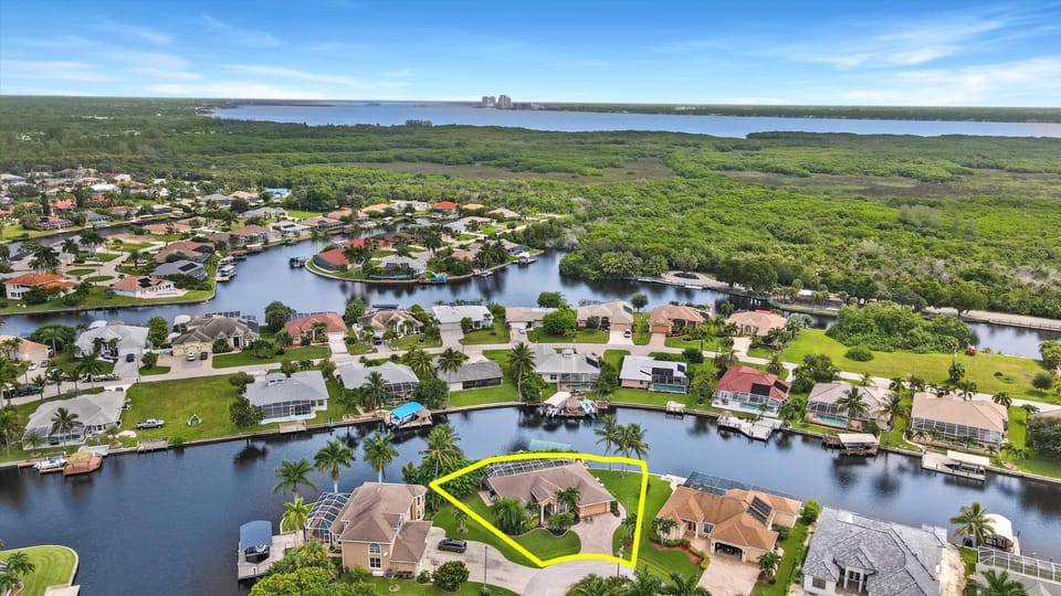 Luxury Waterfront Villa - Heated Pool and Spa with Direct Gulf Access - American Dream - Roelens House in Cape Coral