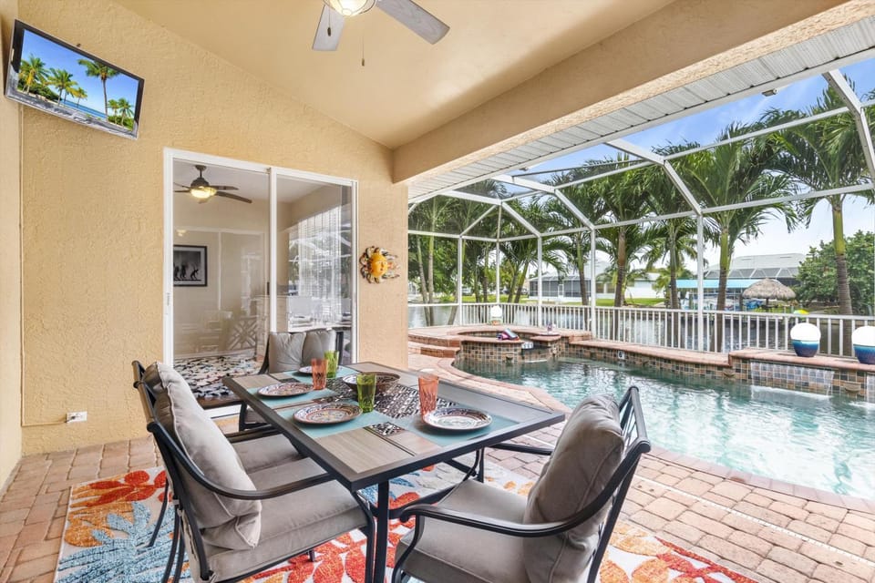 Luxury Waterfront Villa - Heated Pool and Spa with Direct Gulf Access - American Dream - Roelens House in Cape Coral